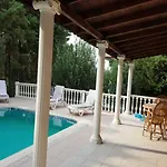Christing-cozy Private With Pool In Location Βίλα