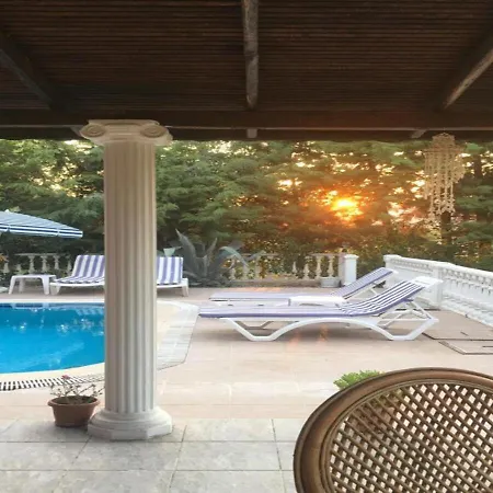 Christing-cozy Private With Pool In Location