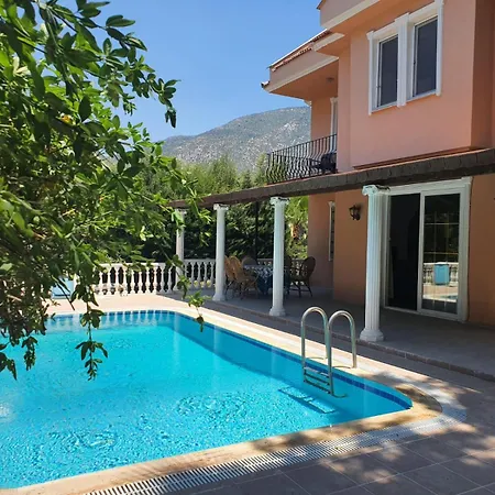 Christing-cozy Private With Pool In Location Villa