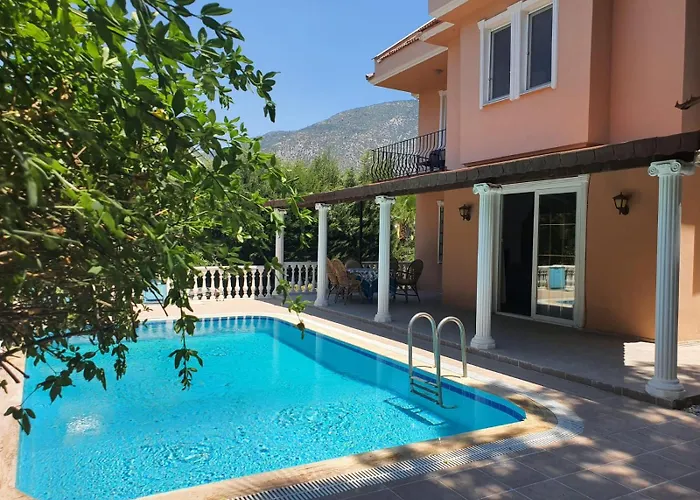 Christing-cozy Private With Pool In Location Villa