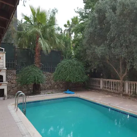 Willa Christing-cozy Private With Pool In Location