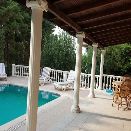 Christing-cozy Private With Pool In Location Willa